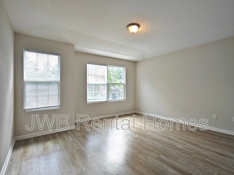 Building Photo - 1250 Mull St