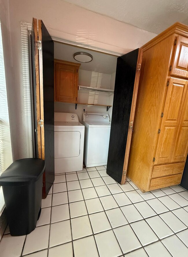 Building Photo - Chic upscale West Norman 2-bed 2.5 bath 2-...