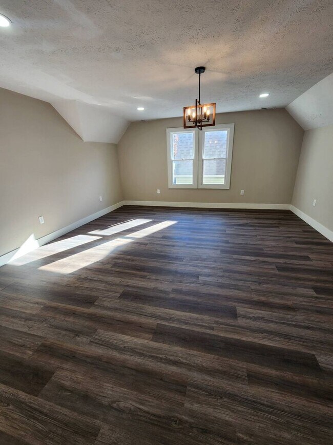 Building Photo - 1565 Hopkins Ave