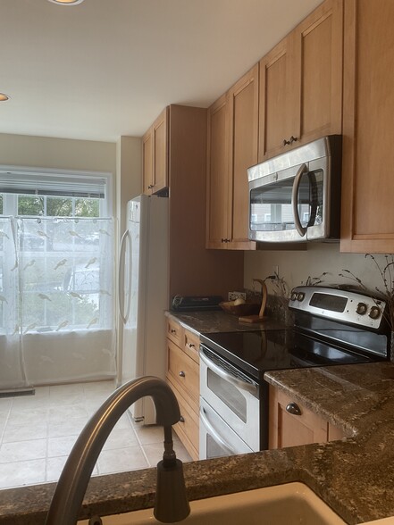 Building Photo - 1437 Glenside Grn