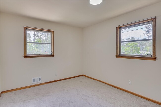 Building Photo - 1114 Terrace Cir