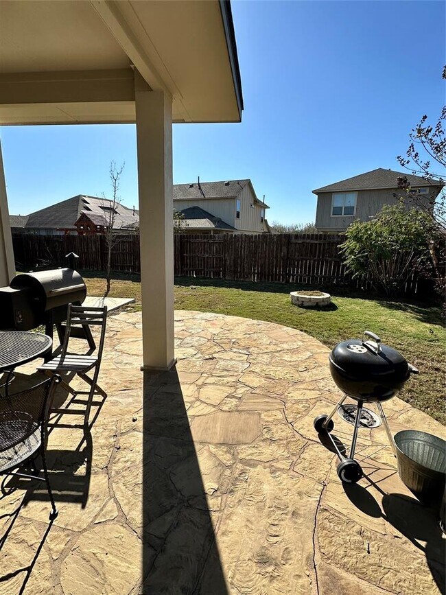 Building Photo - 8021 Izetta Ln