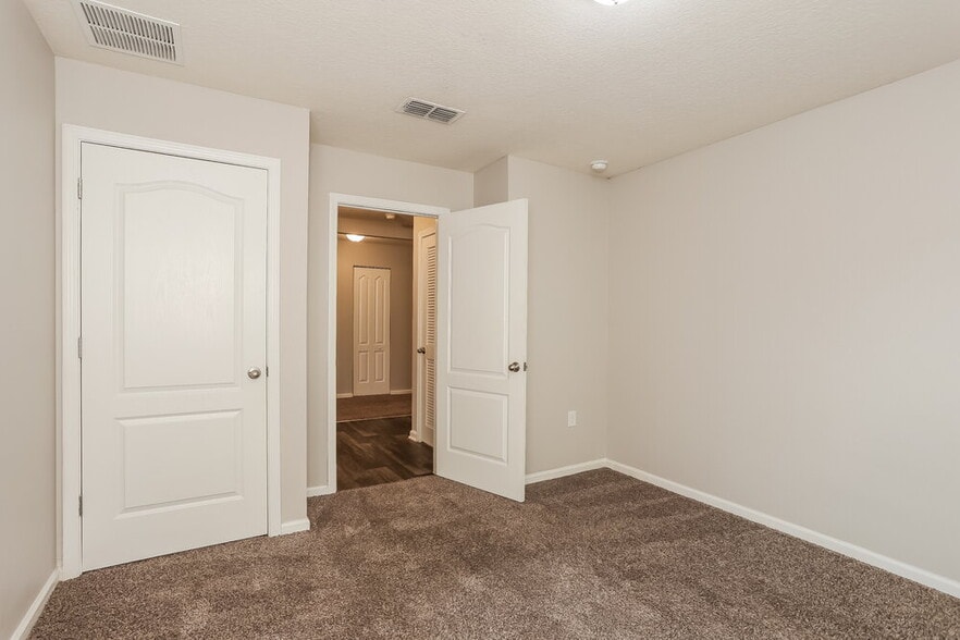 Building Photo - 6780 Sandle Dr