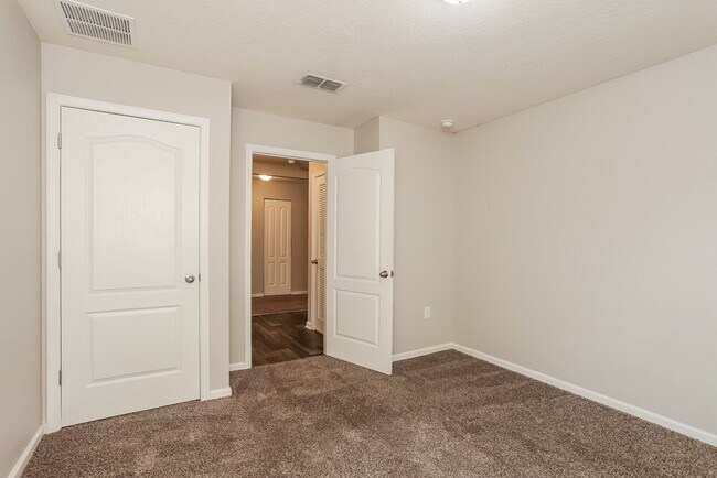 Building Photo - 6780 Sandle Dr