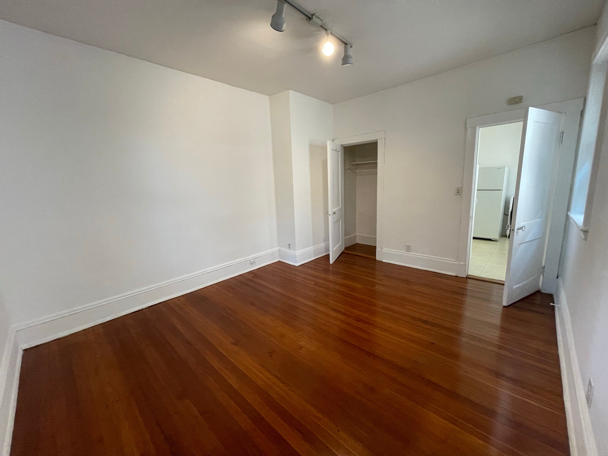 Building Photo - 1870 Commonwealth Ave