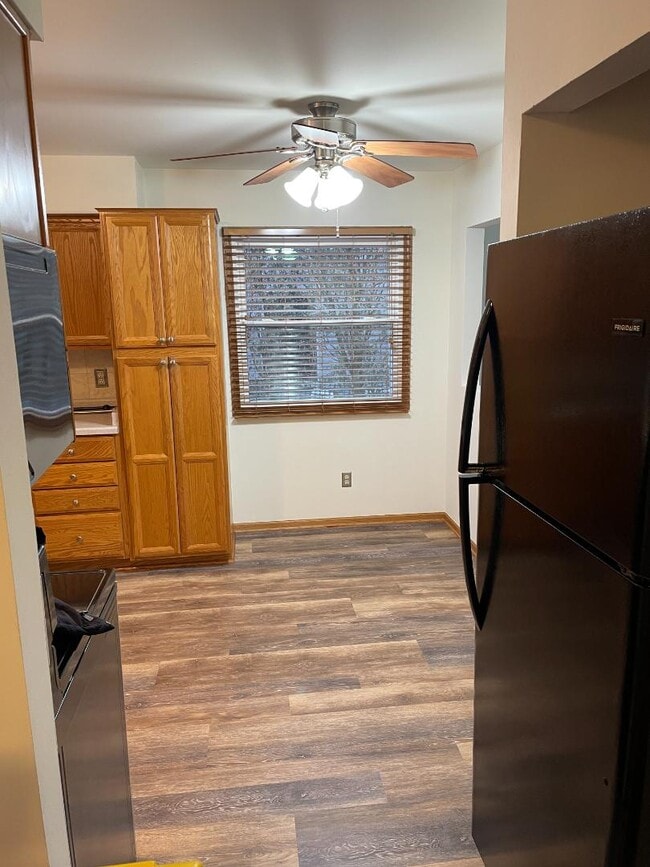 Building Photo - 9221-9223 W Morgan Ave - 9223