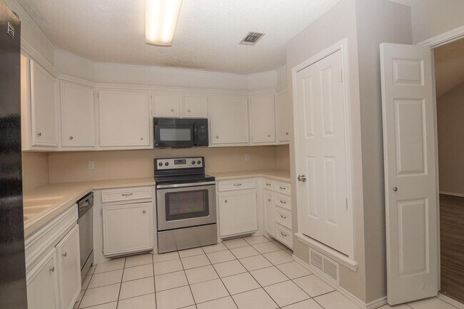 Building Photo - 5726 94th St