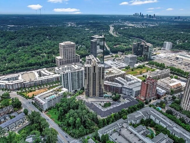 Building Photo - Fully Furnished 1 Bedroom Condo in Atlanta