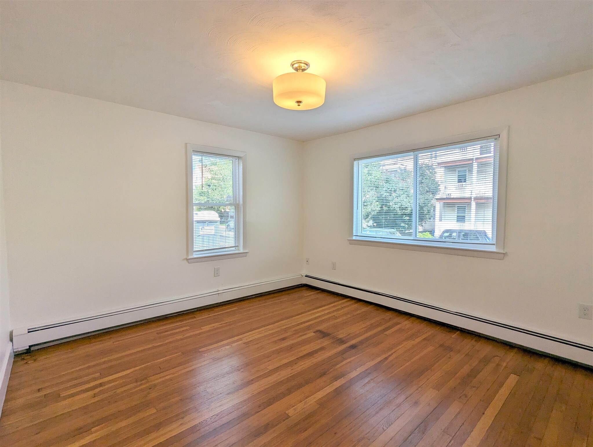 Building Photo - 322 Lowell St