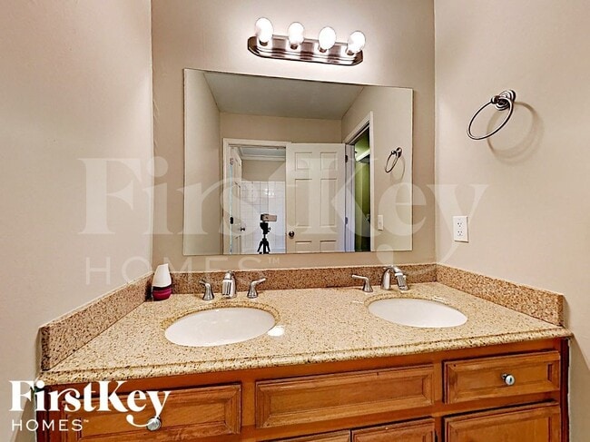 Building Photo - 2765 Rock Creek Dr