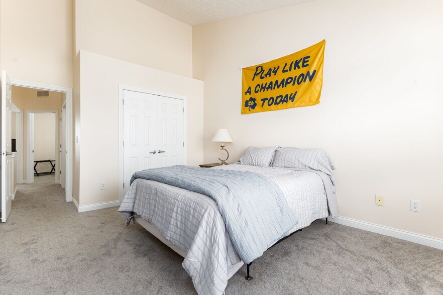 Building Photo - 433 Abbey St