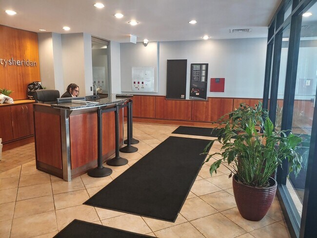 Building Photo - 6030 N Sheridan Rd