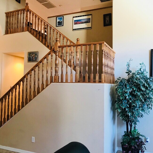 Building Photo - 8851 W Augusta Ave