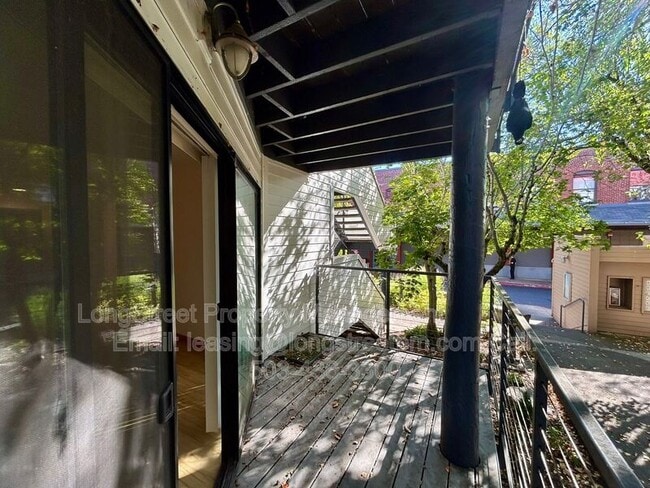 Building Photo - 720 NW Naito Pky