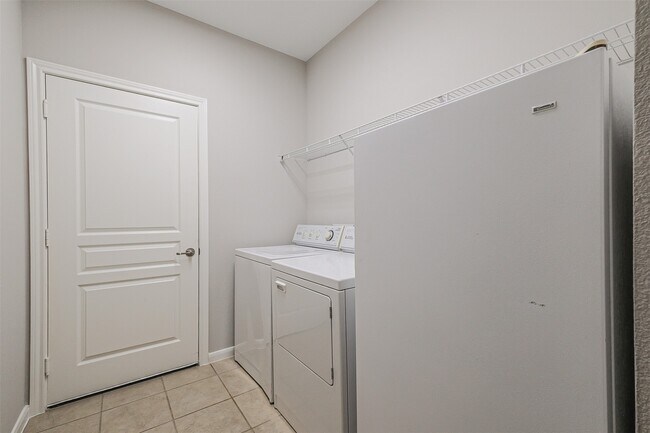 Building Photo - 9718 Catalina Leaf Ln