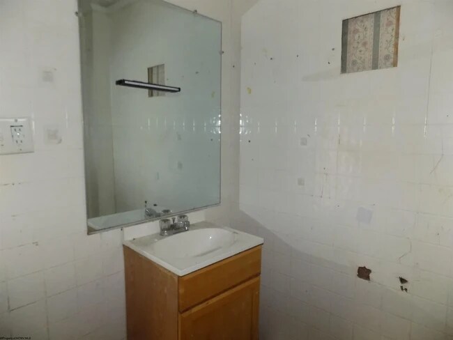 Building Photo - 605 East Ave