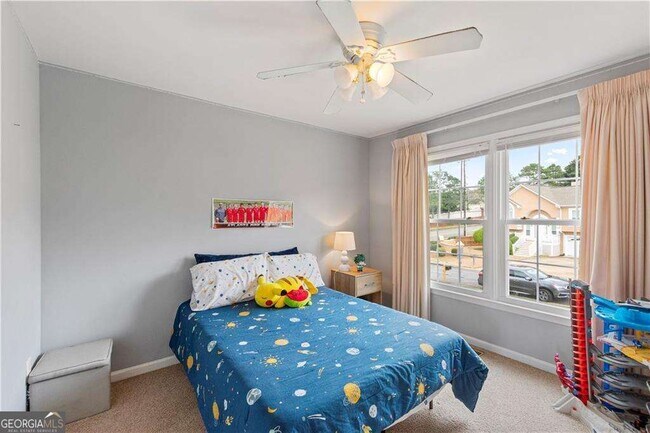 Building Photo - 2437 Pondside Pl NE