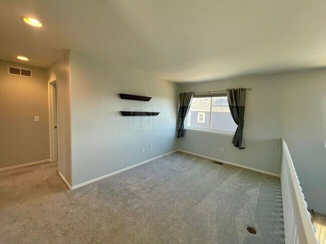 Building Photo - 16299 Blueleaf Pl