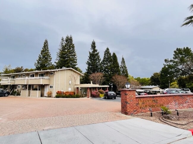 Building Photo - Charming 2BD/1.5BA, Two-Story Townhouse in West Side Danville, Near Downtown- Available NOW!