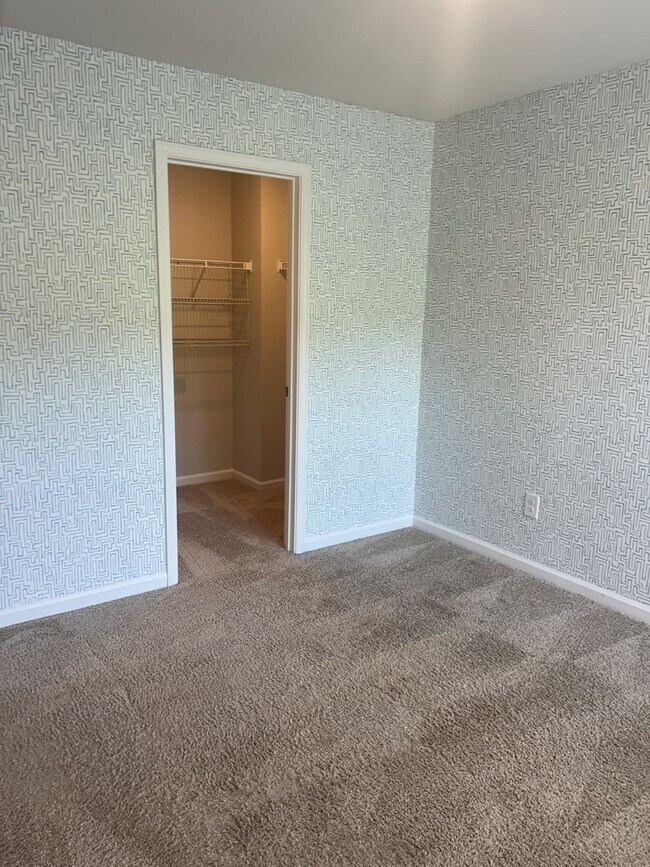 Building Photo - Modern Fountain Park Townhome with Open Floor Plan & 9’ Ceilings