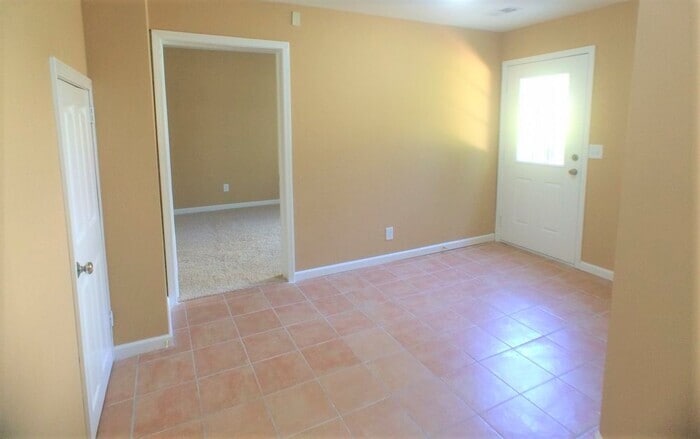 Building Photo - 2213 McQuiston Dr