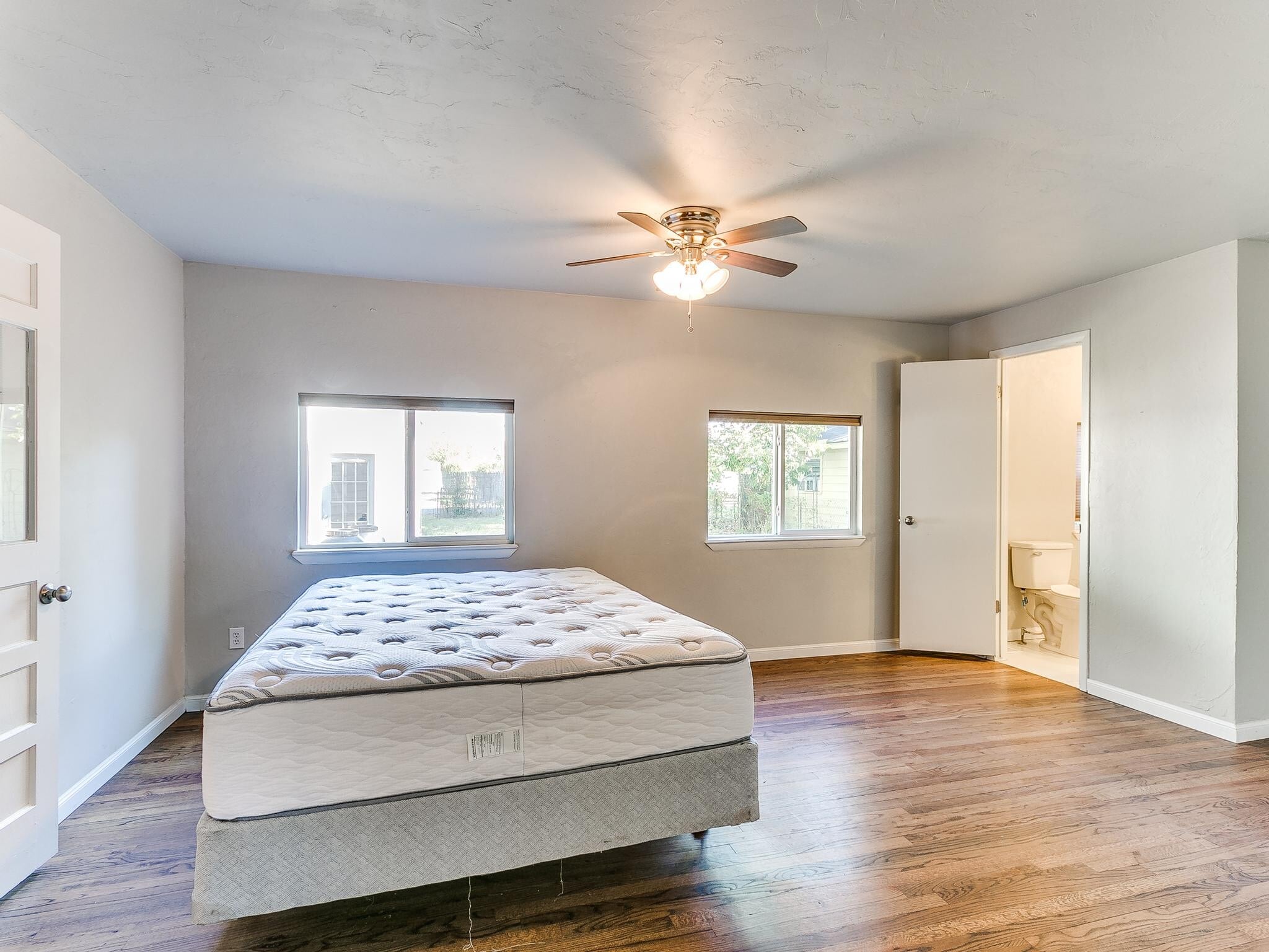 Building Photo - 703 Dakota St