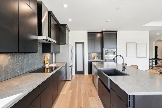 Building Photo - 753 Man O War Blvd