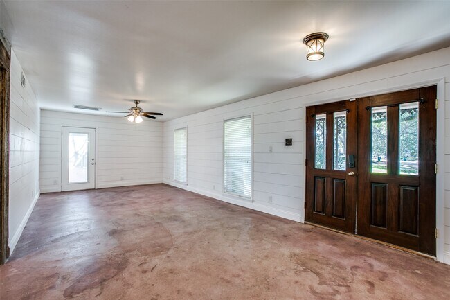 Building Photo - 8503 Manhattan Dr