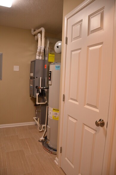 Building Photo - 1521 Meadowbrook Blvd