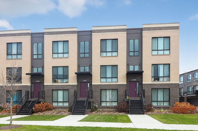 Primary Photo - 1276 Lakepointe Dr