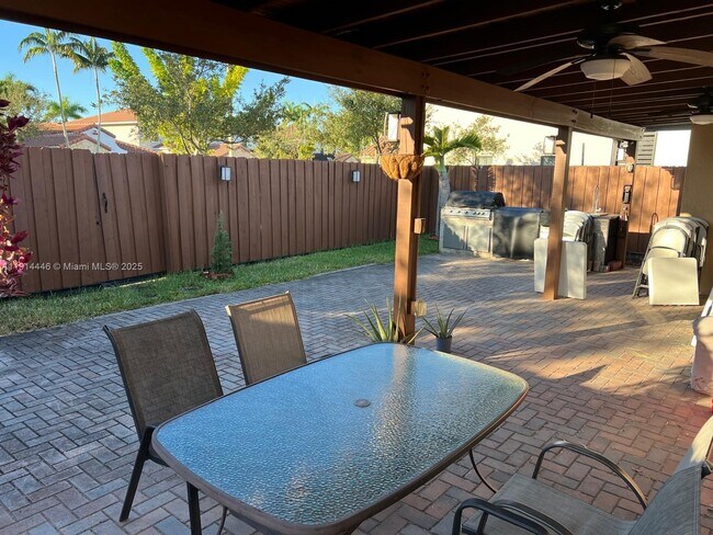 Building Photo - 9816 NW 10 Terrace