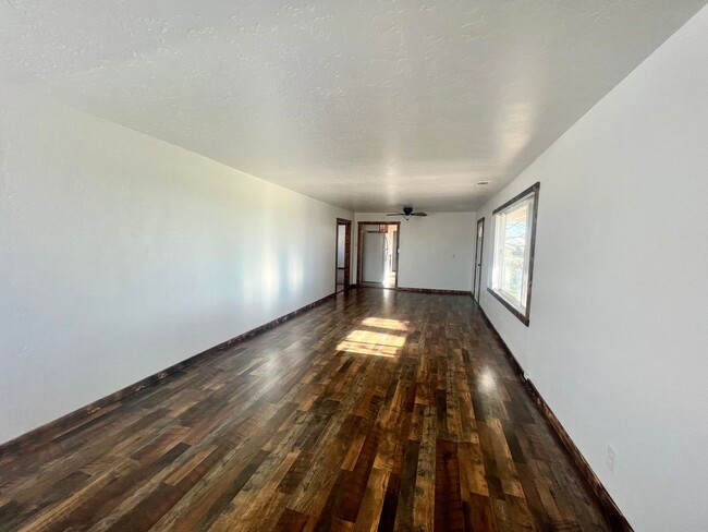 Building Photo - Charming 3 Bedroom 2 Bathroom Country Home...
