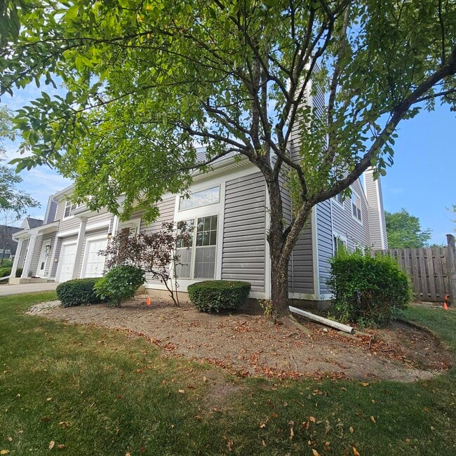 Building Photo - 1368 N Knollwood Dr