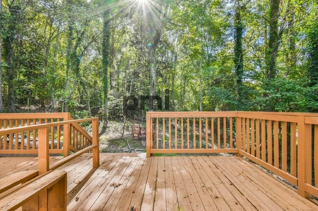 Building Photo - 42 Greenwood Cir