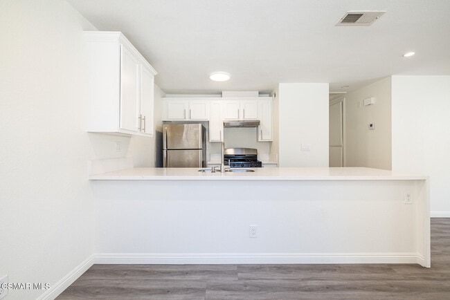 Building Photo - 28801 Conejo View Dr