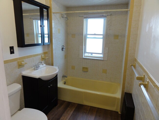 Building Photo - 130 Vernal St