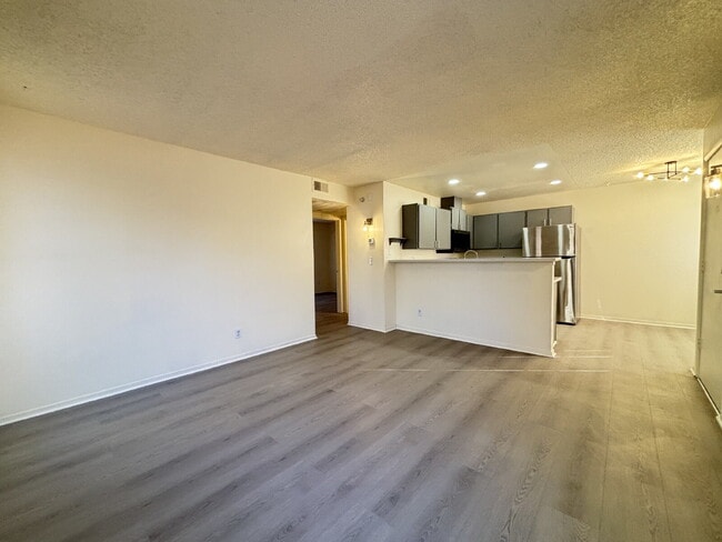 Building Photo - Updated Downstairs 2 Bed | 1 Bath Apartment – Move-In Ready