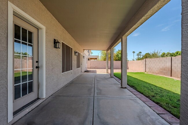 Building Photo - 760 N Swan Dr