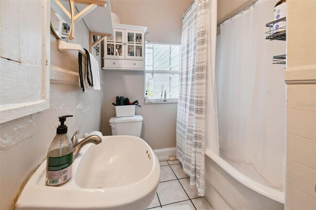 Building Photo - 2445 2nd Ave N