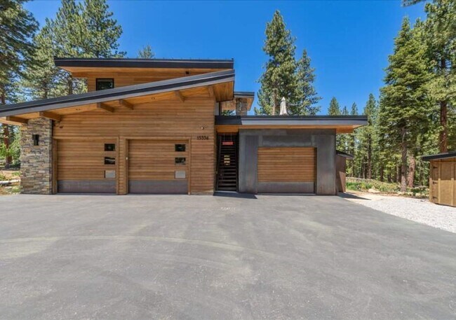 Building Photo - 15556 Lois Ln