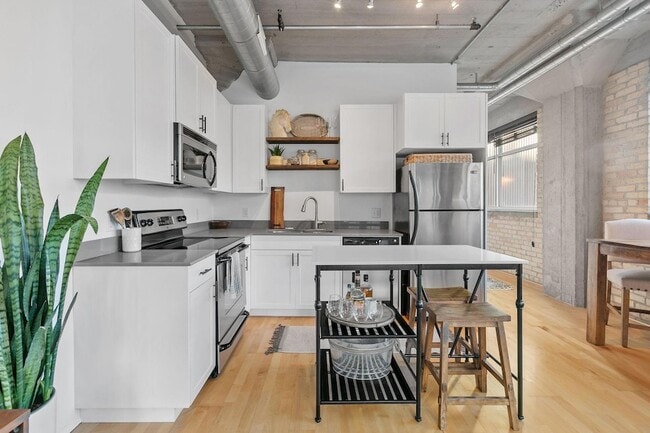 Building Photo - 748 N 3rd St