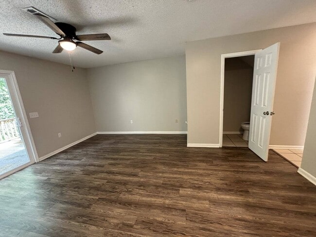 Building Photo - 133 Candlebrook Dr
