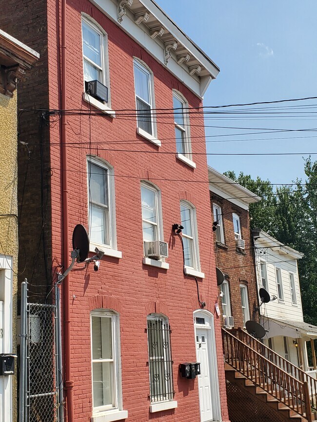 Building Photo - 85 Mill St