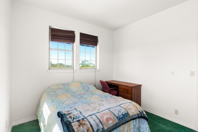 Building Photo - 1140 Ocean Shores Blvd SW