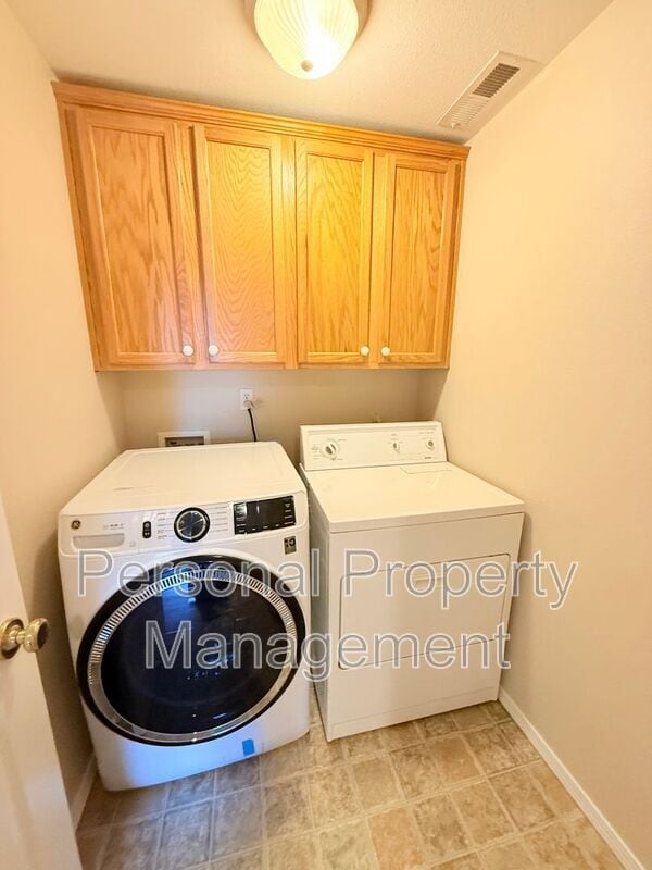 Building Photo - 11608 NE 2nd Ave