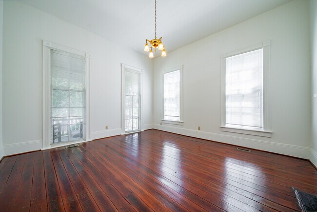 Building Photo - 106 7th St