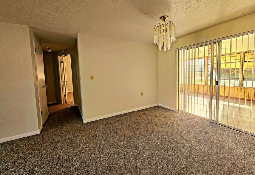Building Photo - 1927 Tumbleweed Dr