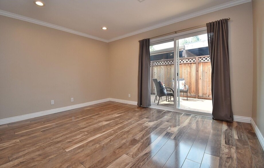Building Photo - 4640 W Rishell Ct