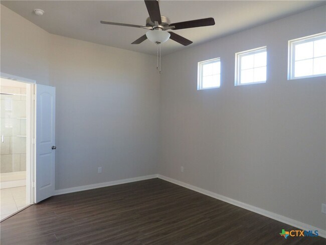 Building Photo - 6308 Golden Gate Dr