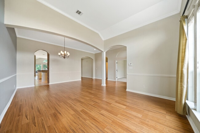 Building Photo - Spacious 4-Bed Luxury Home with Chef’s Kitchen, Fenced Yard, and 3,528 sq ft in Helotes